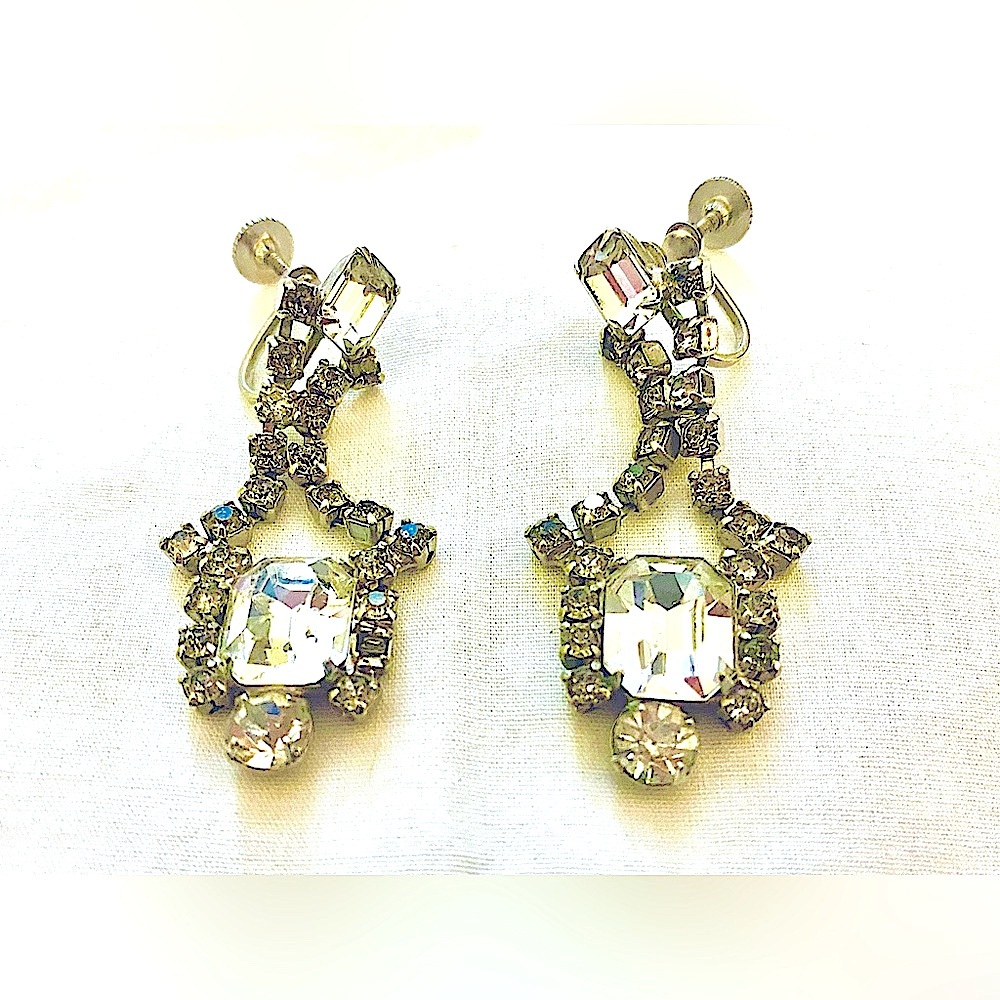 Vintage Rhinestone Earrings. Costume jewelry. Screwback on mount. Not signed.